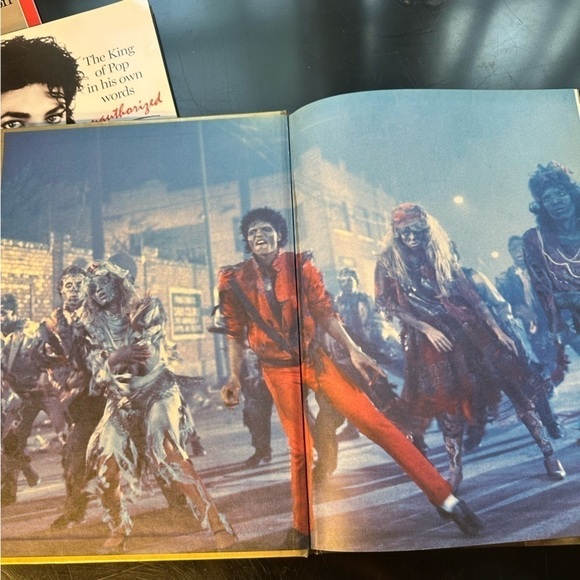 Michael Jackson Fan Commemorative Collection King of Pop Music History - Picture 8 of 13